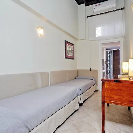 Apartment Trevi Vicolo Scanderbeg Rome